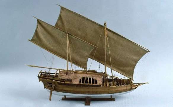 Model of a 19th-century Bugis-Makassan padewakang by Nick Burningham, Northern Territory Museum. Note main and mizzen masts and sails, overhanging stern deck. ANMM Collection 00000463.