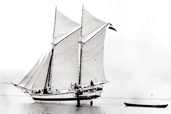 Palari-pinisi trader at Makassar, South Sulawesi 1932. Photograph: Geoffrey Ingleton/RAN. ANMM Collection.