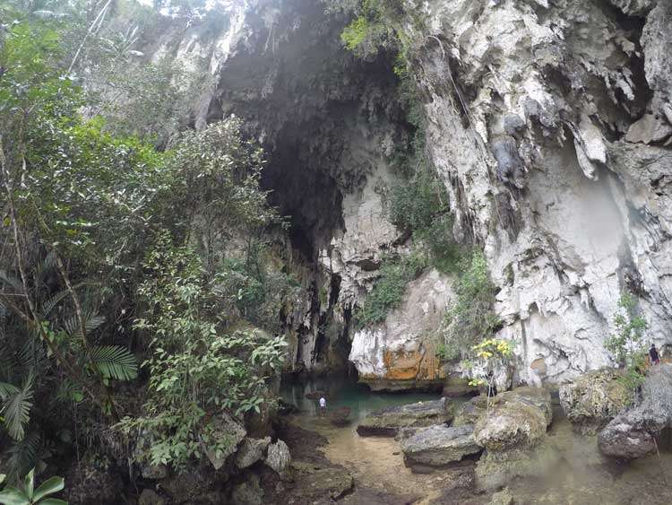 Tomolol cave