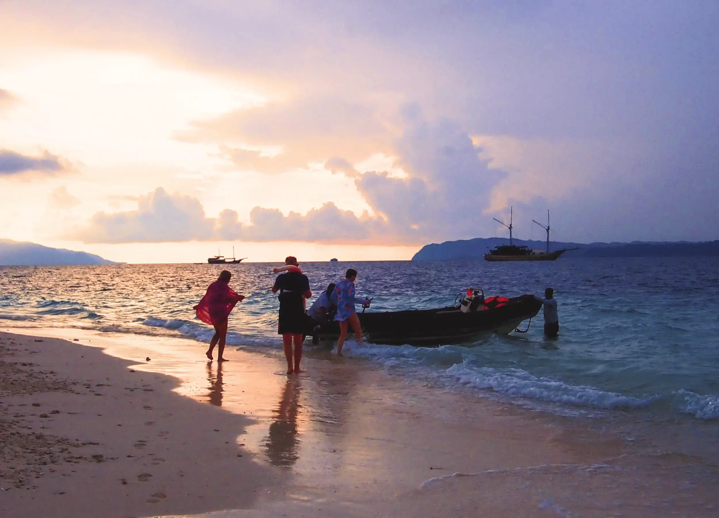 Sunset after the first day snorkeling session